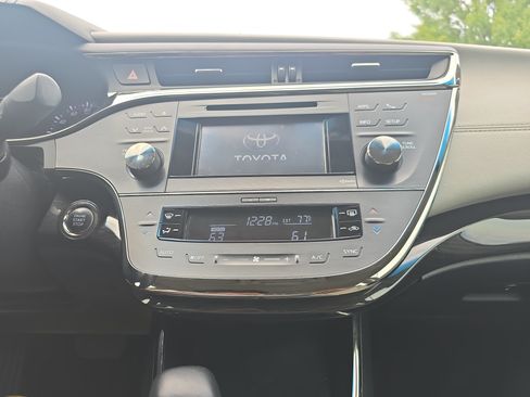Used 2014 Toyota Avalon XLE Touring FWD image 17