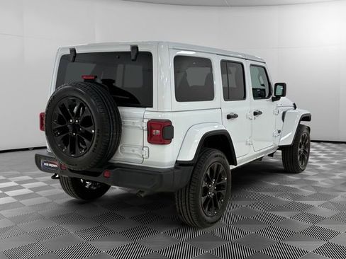 Used 2025 Jeep Wrangler Unlimited Sahara w/ Safety Group AWD/4WD image 5