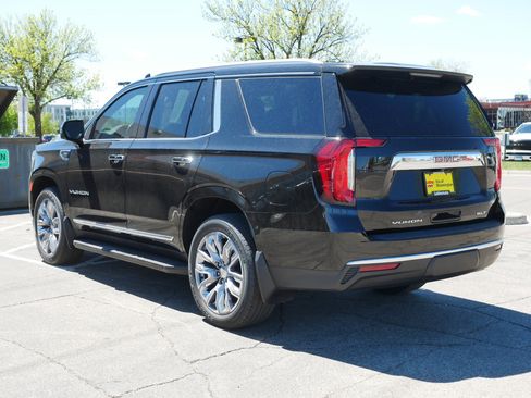 Used 2021 GMC Yukon SLT w/ SLT Luxury Plus Package AWD/4WD image 3