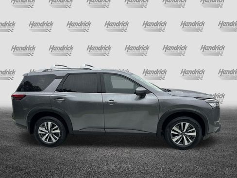 Used 2024 Nissan Pathfinder SL w/ Black Appearance Package AWD/4WD image 11