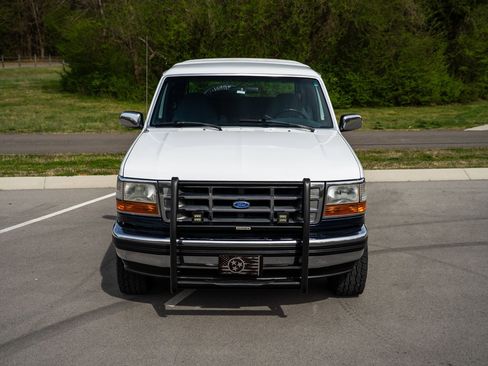 Used 1993 Ford Bronco XLT AWD/4WD image 2