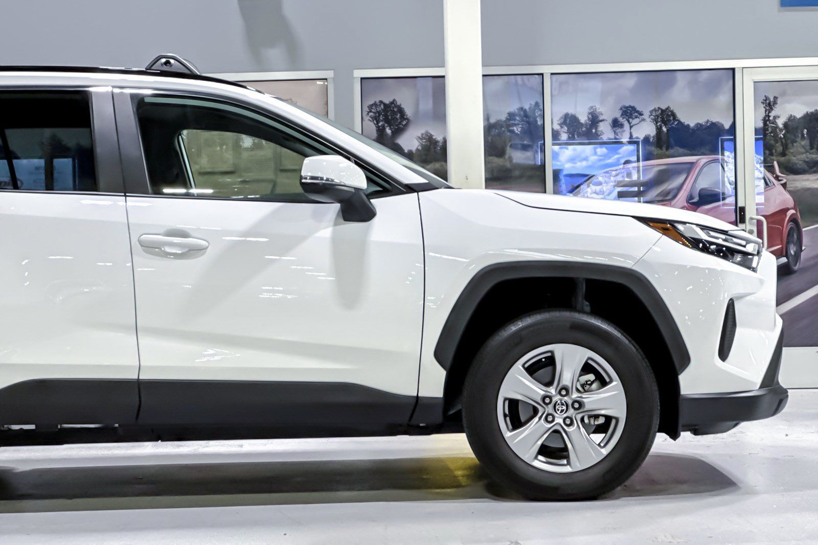 Used 2025 Toyota RAV4 XLE FWD image 34