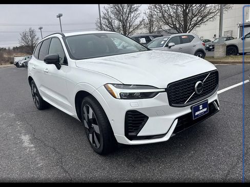 Used 2025 Volvo XC60 T8 Ultra w/ Protection Package Premier AWD/4WD image 31