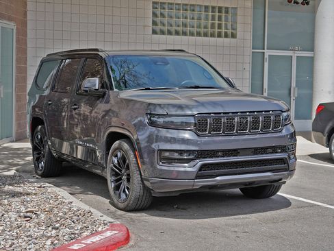 Used 2022 Jeep Grand Wagoneer Series II w/ Quick Order Packagew 28T AWD/4WD image 3