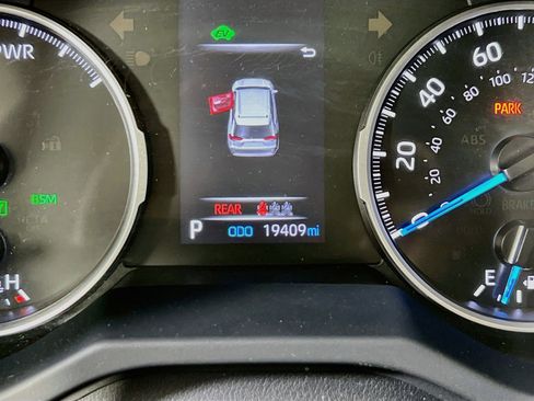 Used 2022 Toyota RAV4 XLE Premium AWD/4WD image 12