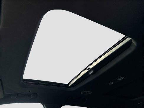 Used 2023 Chevrolet Traverse Premier w/ Redline Edition image 20