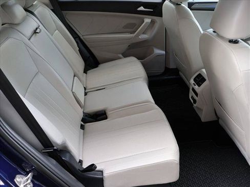 Used 2024 Volkswagen Tiguan SE AWD/4WD image 27