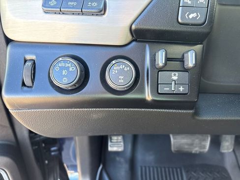 Used 2019 GMC Yukon Denali w/ Denali Ultimate Package image 13