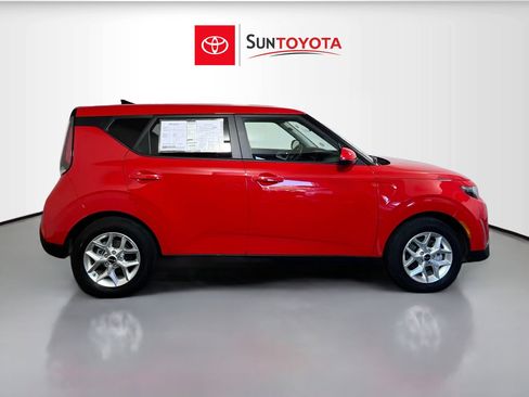 Used 2025 Kia Soul LX w/ LX Technology Package image 2