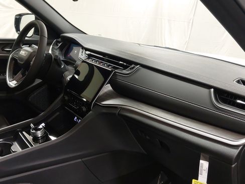 New 2025 Jeep Grand Cherokee L Limited image 29