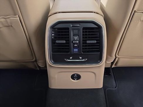 Certified 2025 Porsche Macan image 25