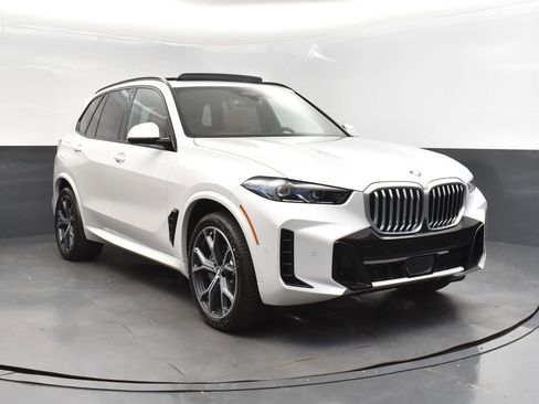 Certified 2026 BMW X5 xDrive40i w/ M Sport Package AWD/4WD image 9