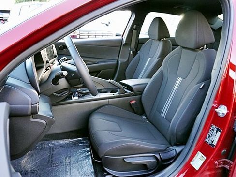 Used 2025 Hyundai Elantra Sport image 14