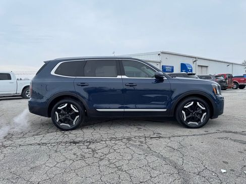 Used 2023 Kia Telluride EX image 10
