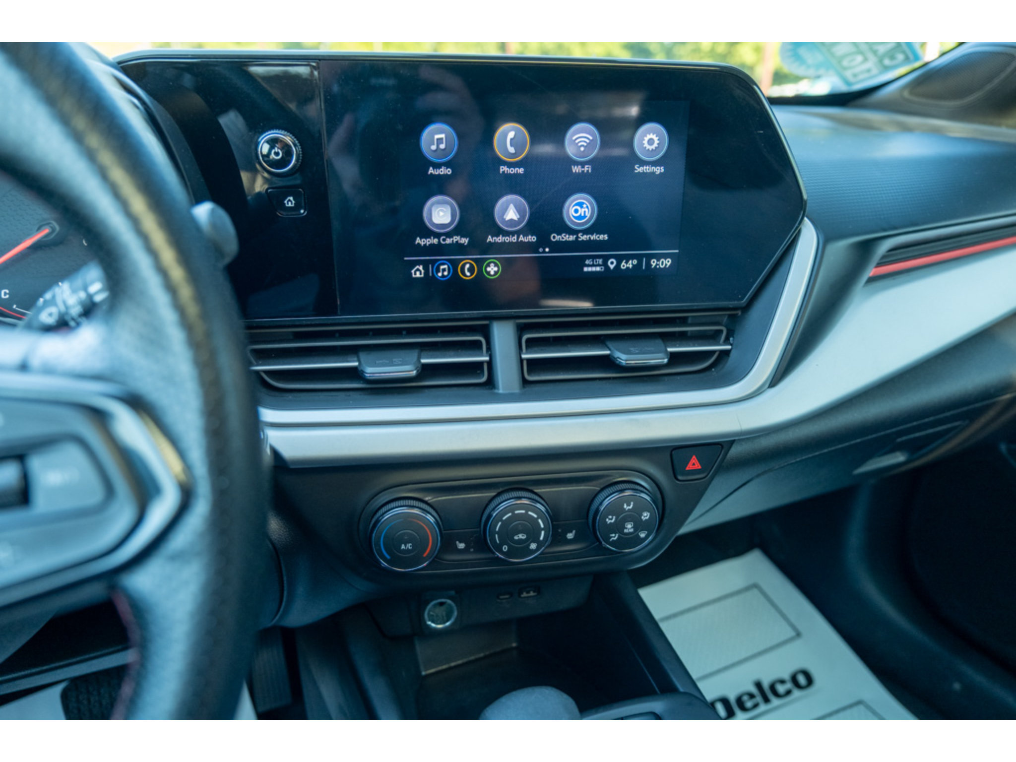 Used 2024 Chevrolet Trax RS w/ Sunroof Package FWD image 23