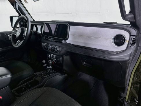 Used 2024 Jeep Wrangler Unlimited Sahara AWD/4WD image 26