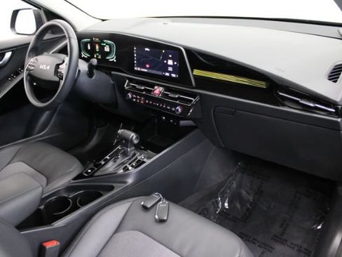 Used 2024 Kia Niro EX FWD image 28