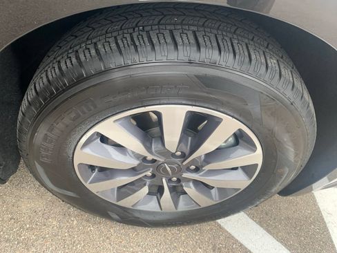 Used 2023 Chrysler Pacifica Touring-L FWD image 35