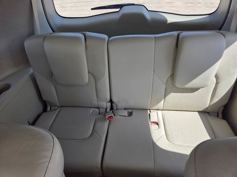Used 2015 INFINITI QX80 4WD w/ Deluxe Technology Package image 11