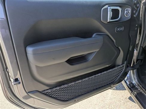 New 2025 Jeep Gladiator Sport image 10