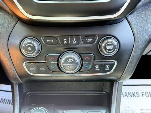 Used 2019 Jeep Cherokee Latitude Plus w/ Comfort/Convenience Group image 66