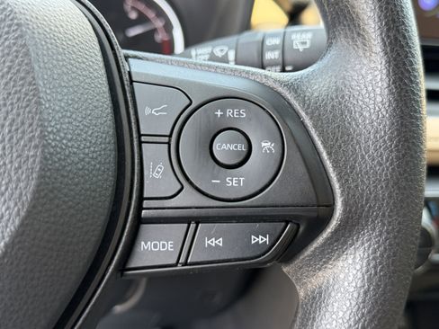 Used 2024 Toyota RAV4 XLE FWD image 20