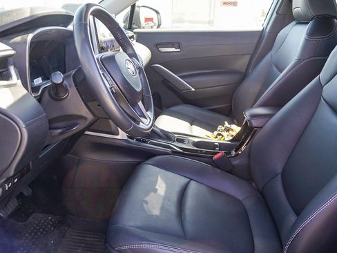 Used 2024 Toyota Corolla Cross XLE w/ Convenience Package FWD image 19