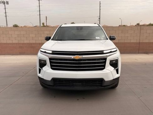 Used 2025 Chevrolet Traverse LT AWD/4WD image 4
