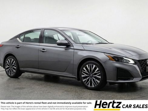 Used 2025 Nissan Altima 2.5 SV FWD image 1
