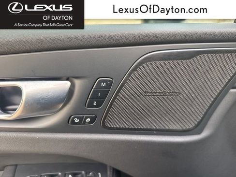 Used 2024 Volvo XC60 B5 Plus image 12