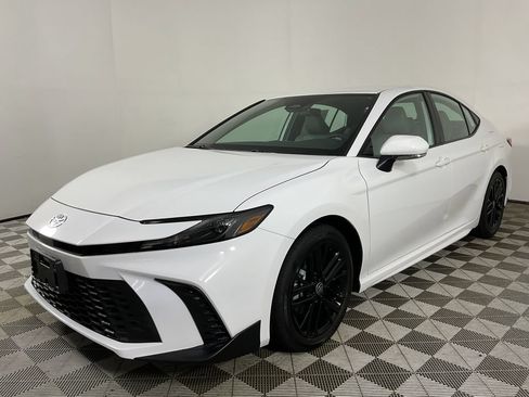 New 2026 Toyota Camry SE FWD image 3