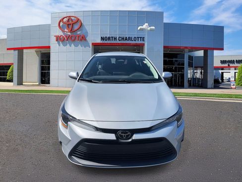 Used 2023 Toyota Corolla LE image 3