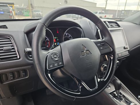 Used 2025 Mitsubishi Outlander Sport AWD image 17