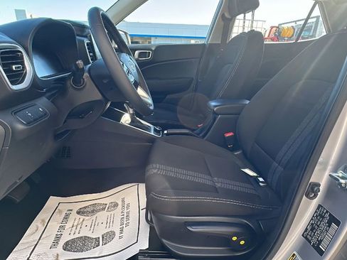 Used 2024 Hyundai Venue SEL image 11