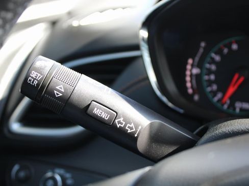 Used 2022 Chevrolet Trax LT w/ LT Convenience Package image 30