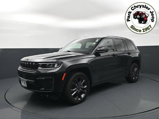 Used 2026 Jeep Grand Cherokee Limited AWD/4WD image 2