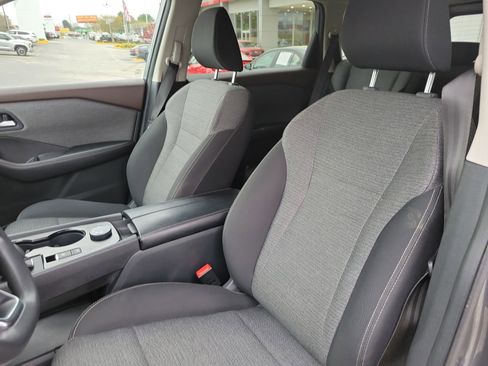 Used 2023 Nissan Rogue SV image 16