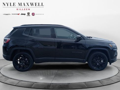 New 2026 Jeep Compass Latitude image 17