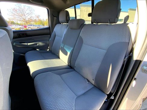 Used 2012 Toyota Tacoma PreRunner image 19