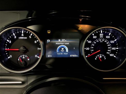 Used 2022 Kia Carnival EX FWD image 13
