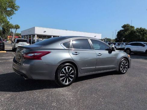 Certified 2018 Nissan Altima 2.5 SV w/ 2.5 SV Technology Package FWD image 4