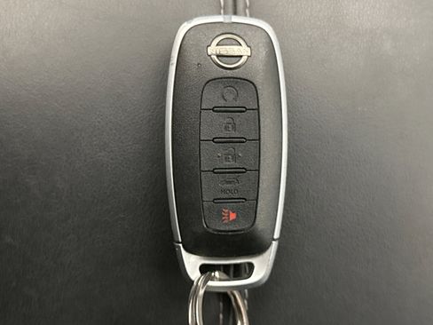 Used 2023 Nissan Pathfinder SL AWD/4WD image 10
