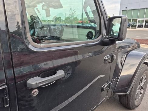 Used 2024 Jeep Gladiator Sport AWD/4WD image 9