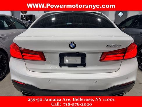 Used 2020 BMW 530e w/ M Sport Package image 3