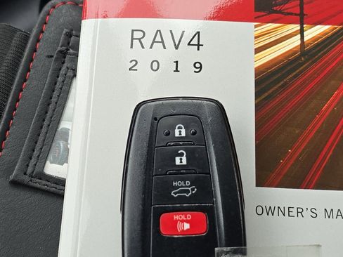 Used 2019 Toyota RAV4 Limited image 28