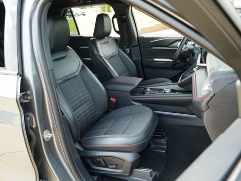 Used 2025 Ford Explorer ST-Line w/ ST-Line Street Pack AWD/4WD image 13