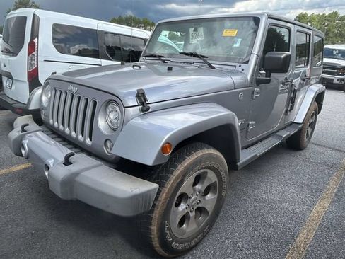 Used 2017 Jeep Wrangler Unlimited Sahara w/ Connectivity Group AWD/4WD image 4