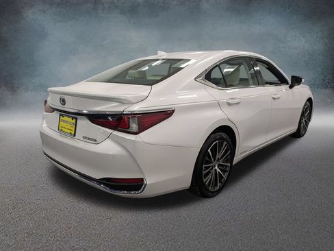 Used 2022 Lexus ES 300h w/ Premium Package FWD image 4