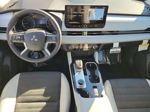 New 2026 Mitsubishi Outlander SE FWD image 17
