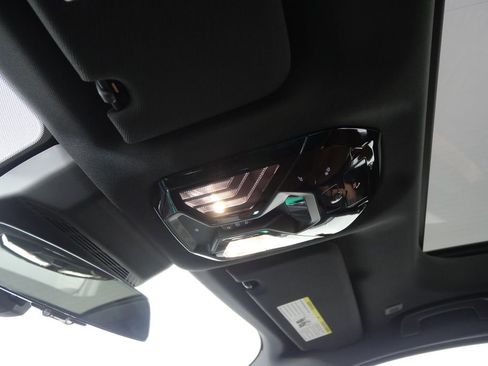 Used 2025 BMW 760i xDrive w/ Executive Package image 26